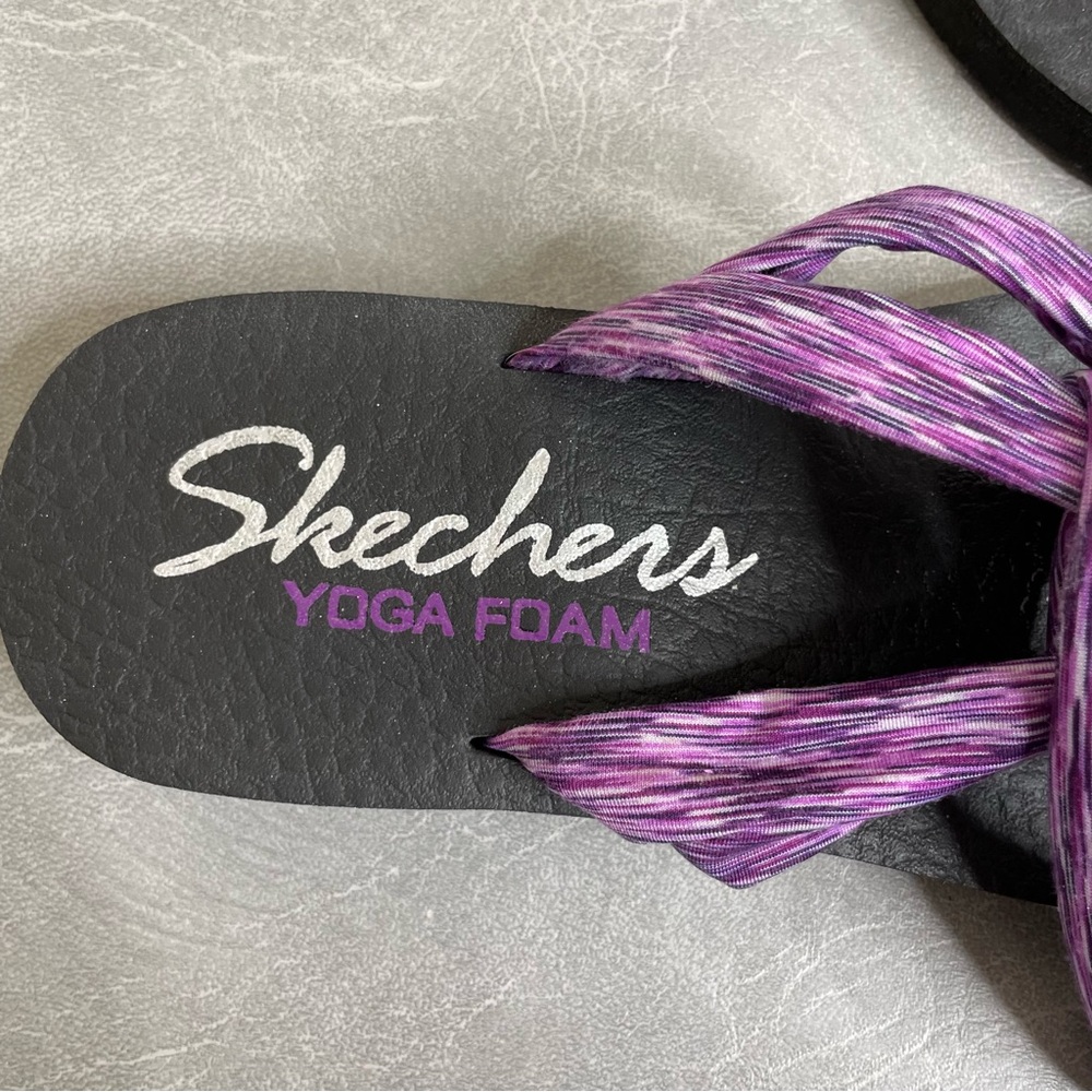 Skechers Women's Purple and Black Yoga Foam Meditation Sandals - Picture 7 of 10